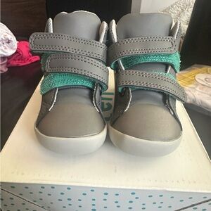 Ten little hi top sneaker size 4